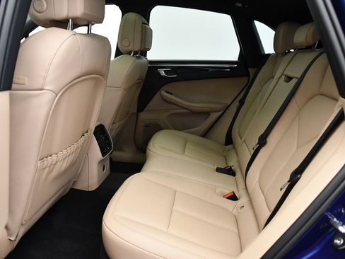 Used 2025 Porsche Macan image 40