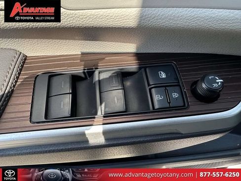 Used 2021 Toyota Sienna XLE AWD/4WD image 20