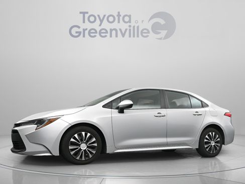 Used 2023 Toyota Corolla LE FWD image 2