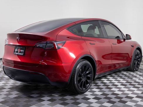 Used 2024 Tesla Model Y Performance image 7