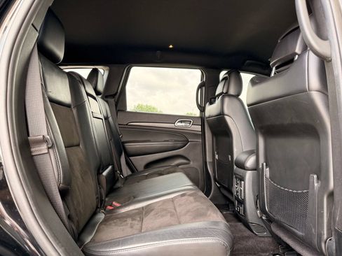 Used 2019 Jeep Grand Cherokee Altitude AWD/4WD image 22