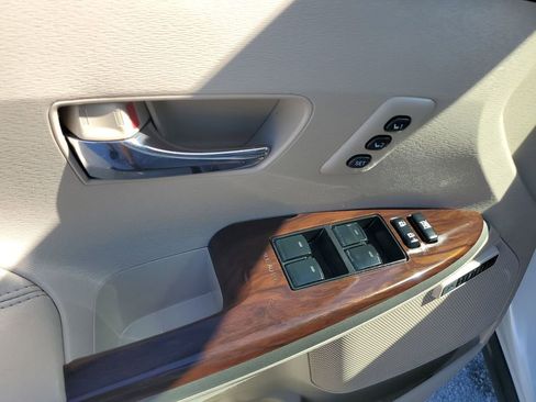 Used 2014 Toyota Venza XLE image 45