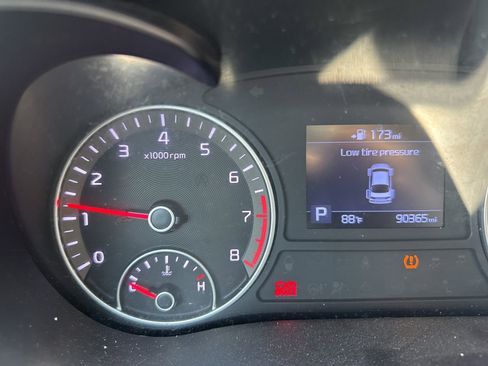 Used 2020 Kia Optima LX image 10