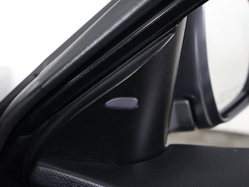 Used 2018 Nissan Rogue SV w/ Premium Package image 38