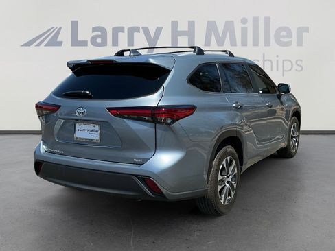 Used 2023 Toyota Highlander XLE FWD image 5