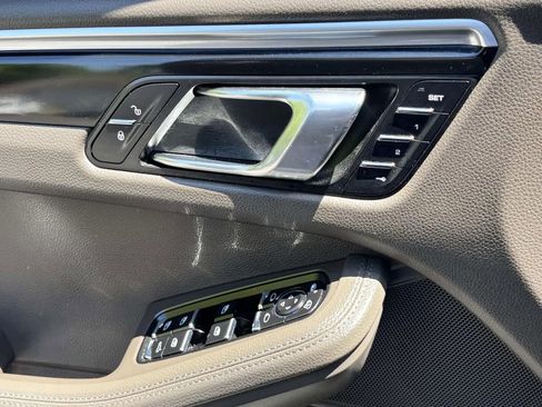 Used 2017 Porsche Macan image 15