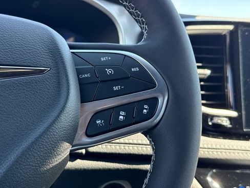 New 2026 Chrysler Pacifica Select image 27