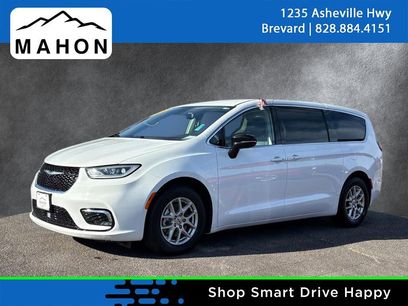 Used 2024 Chrysler Pacifica Touring-L