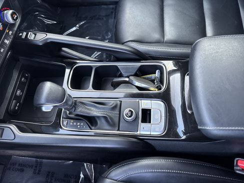 Used 2024 Kia Telluride S w/ S Sunroof Package FWD image 20