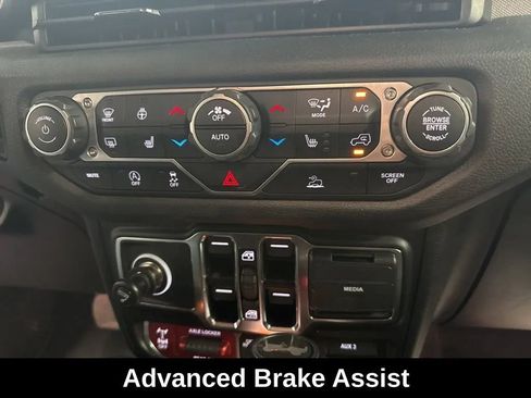 Used 2024 Jeep Wrangler Unlimited Sport AWD/4WD image 18
