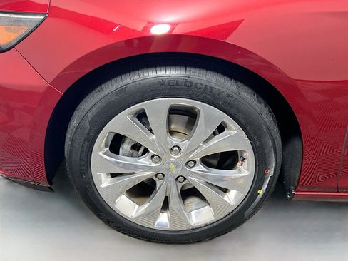 Used 2017 Chevrolet Malibu Premier w/ Driver Confidence Package image 13