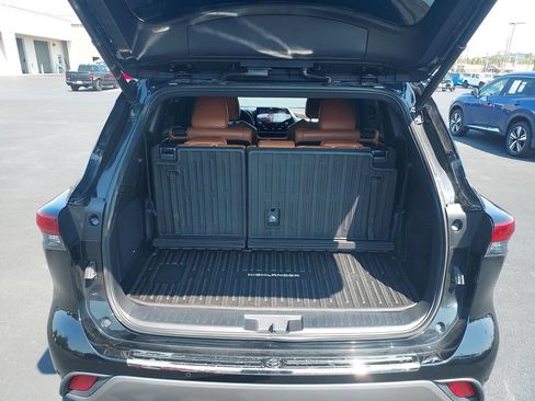 Used 2021 Toyota Highlander Platinum AWD/4WD image 9