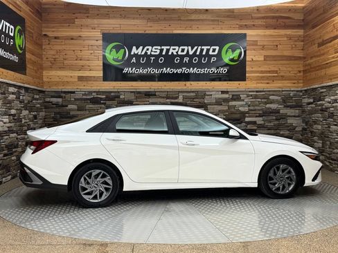 Used 2024 Hyundai Elantra SEL FWD image 14