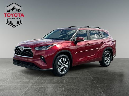Certified 2024 Toyota Highlander XLE FWD image 1