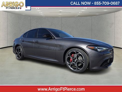 Used 2022 Alfa Romeo Giulia Veloce image 1