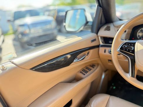 Used 2018 Cadillac Escalade ESV Platinum AWD/4WD image 26