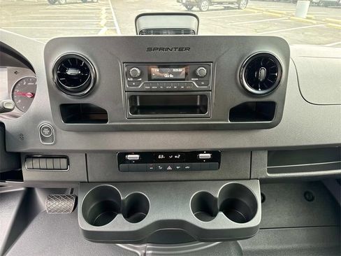 Used 2025 Mercedes-Benz Sprinter 2500 image 24