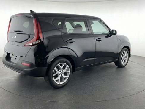 Used 2025 Kia Soul LX w/ LX Technology Package FWD image 9