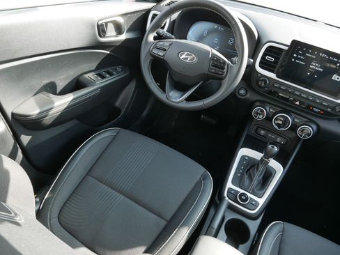 Certified 2025 Hyundai Venue Limited image 9