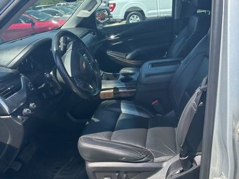 Used 2020 Chevrolet Suburban LT image 4