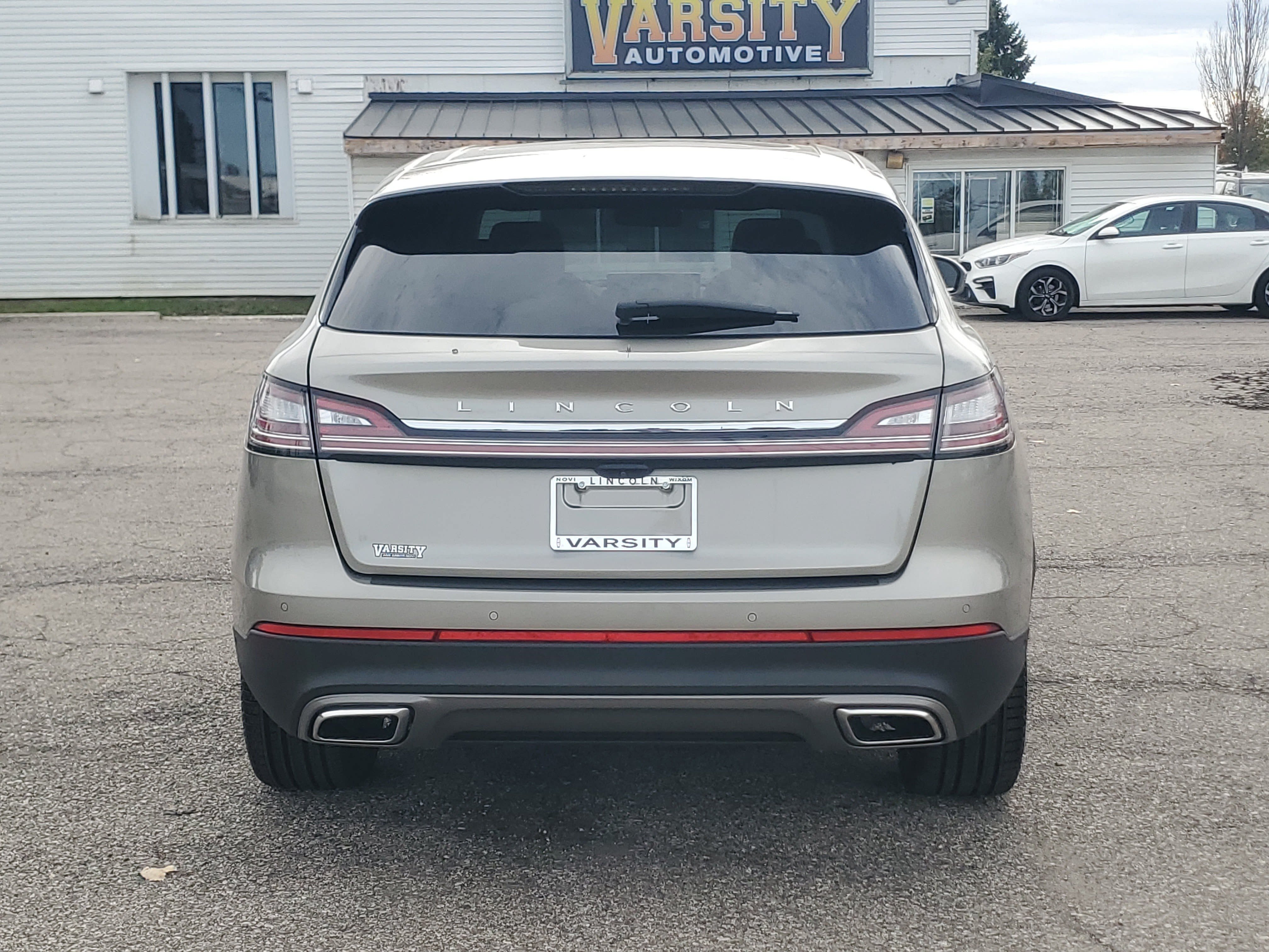 Used 2023 Lincoln Nautilus Reserve w/ Equipment Group 202A AWD/4WD image 5