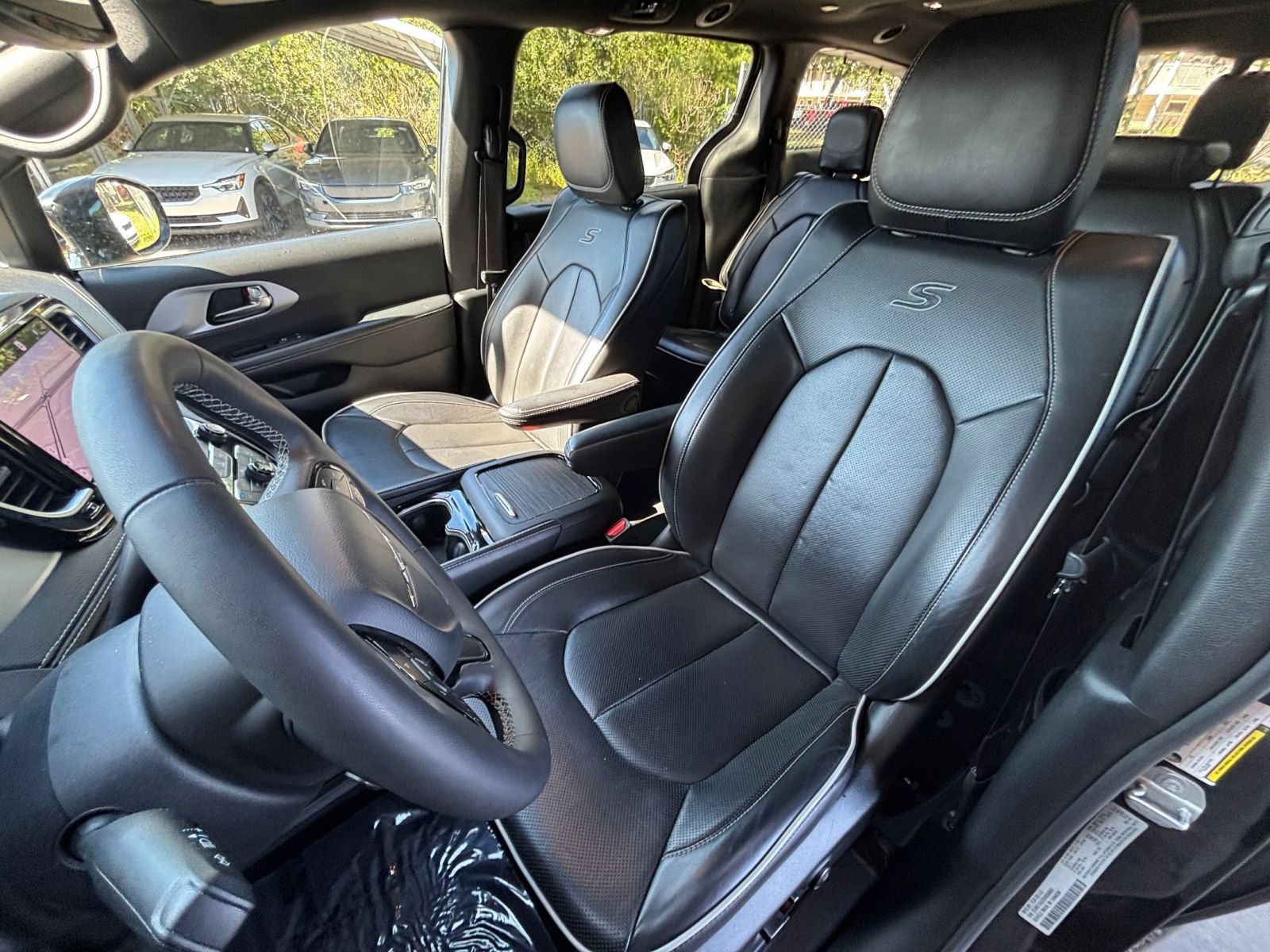 Used 2025 Chrysler Pacifica Limited FWD image 40