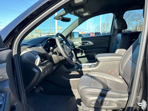 Certified 2023 Chevrolet Traverse LT w/ LT Premium Package AWD/4WD image 9