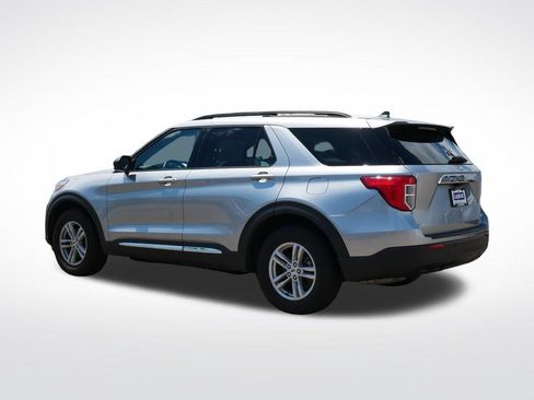 Used 2022 Ford Explorer XLT AWD/4WD image 4
