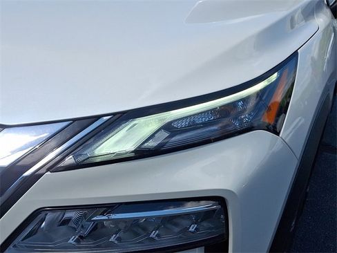 Used 2023 Nissan Rogue SV image 9