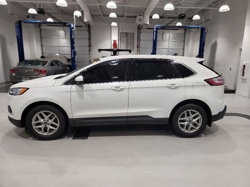 Used 2022 Ford Edge SEL w/ Convenience Package AWD/4WD image 4