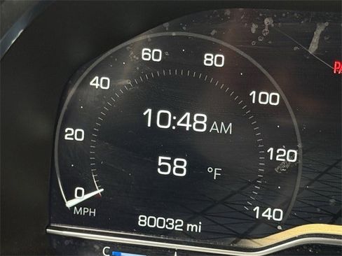 Used 2022 GMC Yukon SLT w/ SLT Premium Package image 16