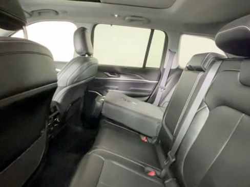 Used 2022 Jeep Grand Cherokee Limited 4xe w/ Luxury Tech Group II AWD/4WD image 17