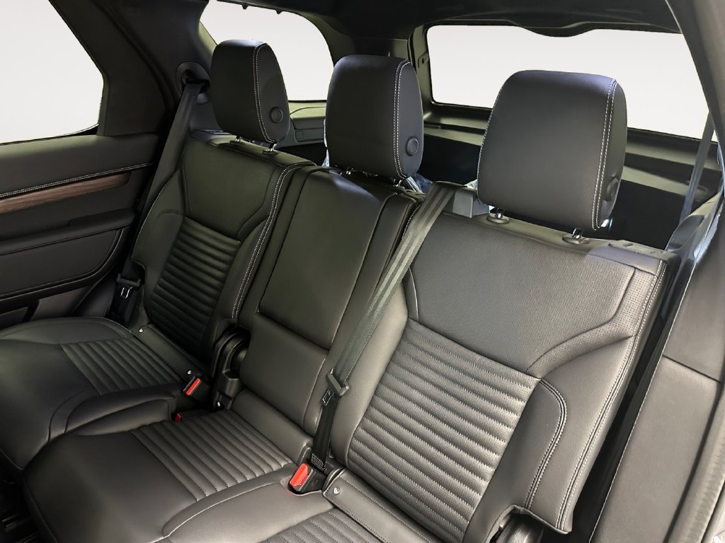 New 2026 Land Rover Discovery Dynamic SE AWD/4WD image 13
