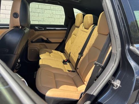 Used 2016 Porsche Cayenne S image 34