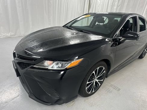 Used 2020 Toyota Camry SE FWD image 7