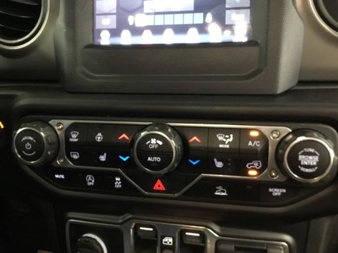 Used 2022 Jeep Wrangler Unlimited Sport AWD/4WD image 30