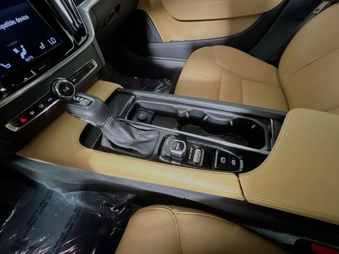 Used 2017 Volvo S90 T5 Momentum w/ Convenience Package image 25