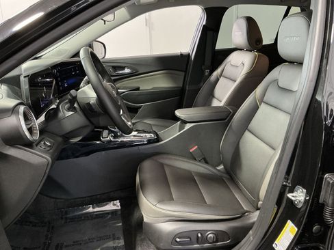 Used 2025 Chevrolet Trax ACTIV w/ Driver Confidence Package image 21
