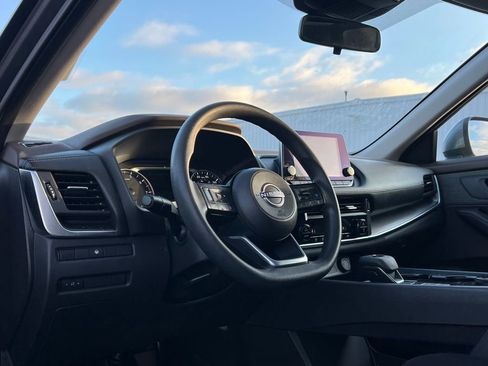 Used 2023 Nissan Rogue SV image 11