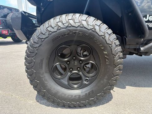 Used 2018 Jeep Wrangler Unlimited Sport AWD/4WD image 11