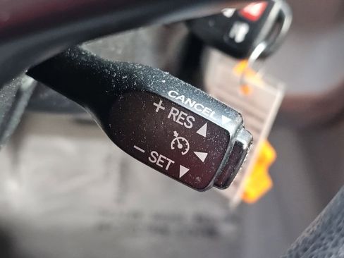 Used 2015 Toyota Camry LE image 9