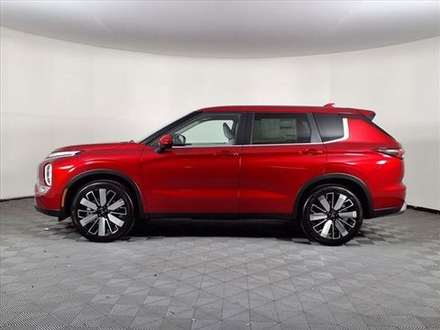 New 2025 Mitsubishi Outlander SE image 4