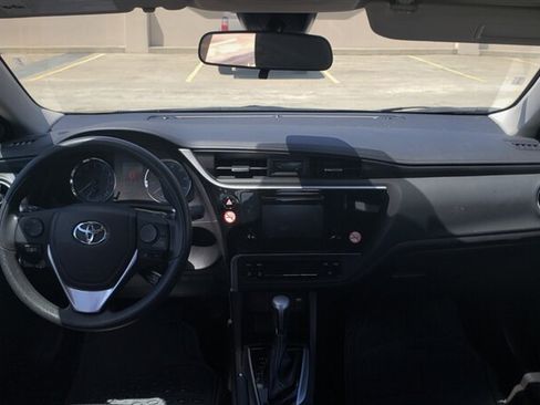 Used 2018 Toyota Corolla LE FWD image 9