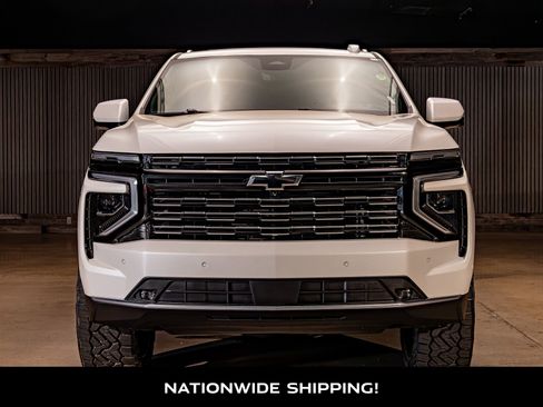 Used 2025 Chevrolet Suburban High Country image 4