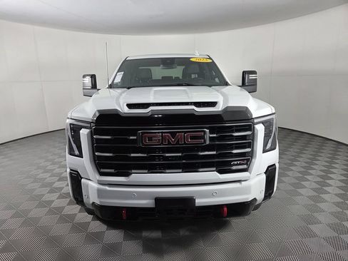 Used 2025 GMC Sierra 2500 AT4 AWD/4WD image 3