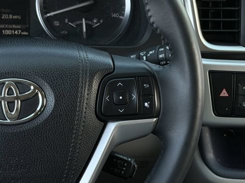 Used 2016 Toyota Highlander XLE FWD image 15