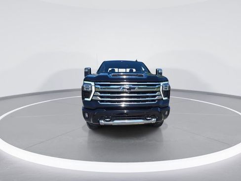 Used 2024 Chevrolet Silverado 2500 High Country w/ High Country Premium Package AWD/4WD image 3