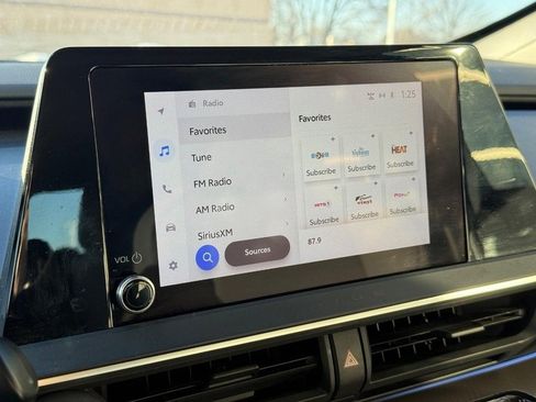 Used 2023 Toyota Prius XLE image 23