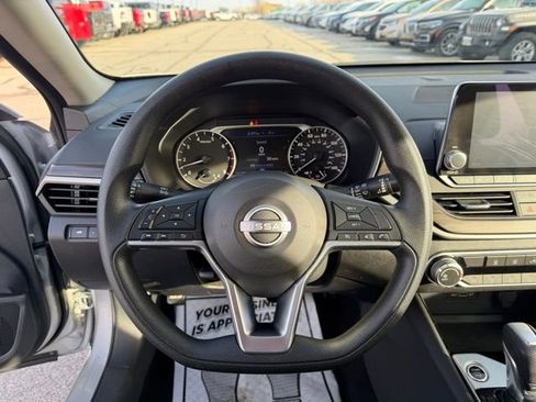 Used 2024 Nissan Altima 2.5 SV image 21