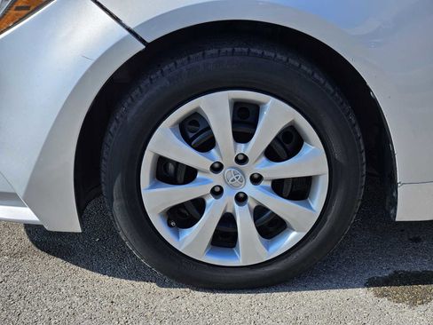 Used 2021 Toyota Corolla LE image 9